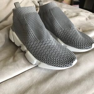 *NEVER WORN* Gray slip on sneakers